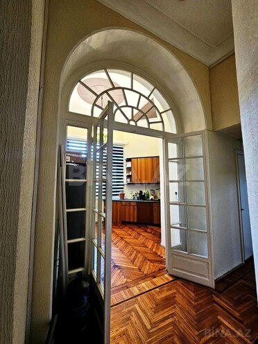 Satılır 4 otaqlı köhnə tikili 166 m², Sahil m., photo 6 from 19