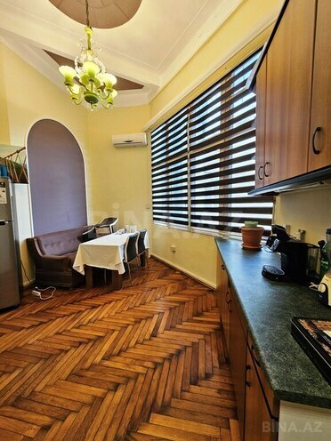 Satılır 4 otaqlı köhnə tikili 166 m², Sahil m., photo 9 from 19