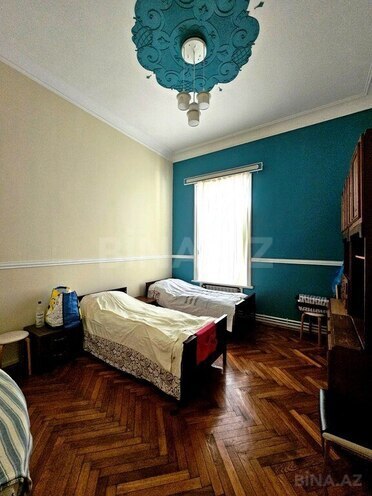 Satılır 4 otaqlı köhnə tikili 166 m², Sahil m., photo 12 from 19