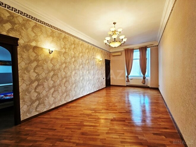 Satılır 4 otaqlı köhnə tikili 123 m², Sahil m., photo 9 from 17