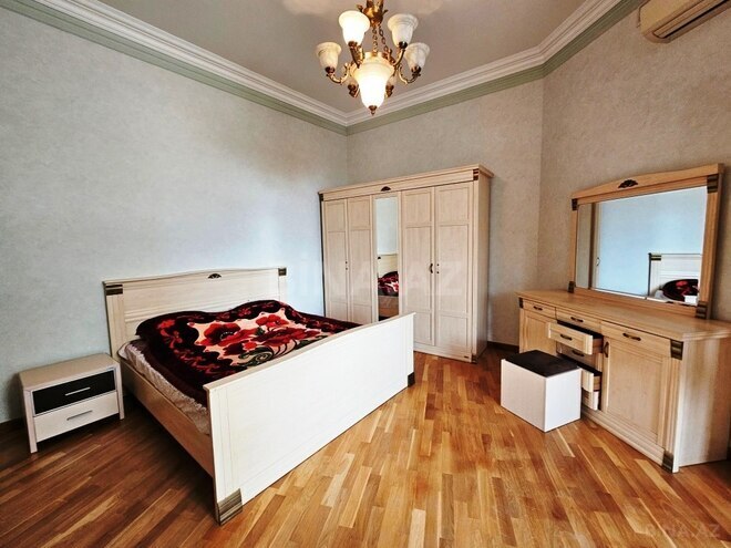 Satılır 4 otaqlı köhnə tikili 123 m², Sahil m., photo 11 from 17