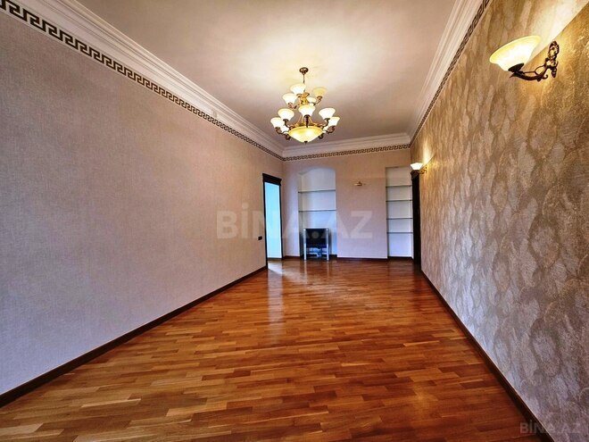 Satılır 4 otaqlı köhnə tikili 123 m², Sahil m., photo 13 from 17