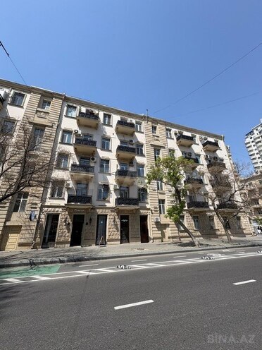 3 otaqlı köhnə tikili - 28 May m. - 80 m² (1)