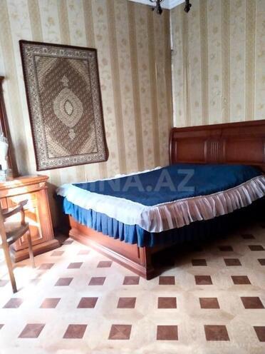 8 otaqlı həyət evi/bağ evi - Novxanı q. - 250 m² (19)