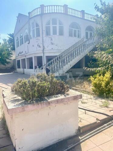 8 otaqlı həyət evi/bağ evi - Novxanı q. - 250 m² (1)
