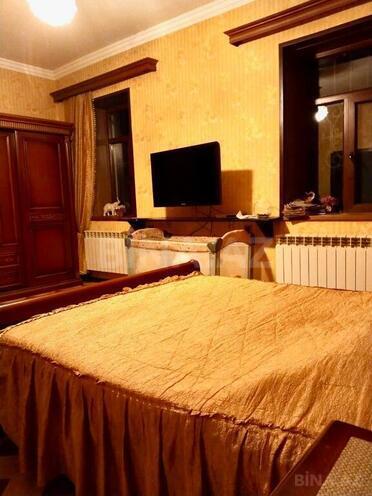 8 otaqlı həyət evi/bağ evi - Novxanı q. - 250 m² (20)