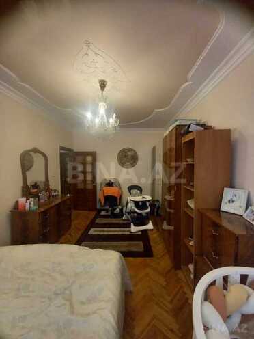 3 otaqlı köhnə tikili - 8-ci mikrorayon q. - 85 m² (1)