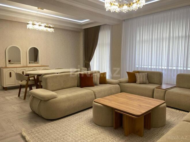 4 otaqlı yeni tikili - Ağ şəhər q. - 200 m² (1)