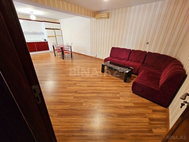 6 otaqlı həyət evi/bağ evi - Novxanı q. - 300 m² (11)
