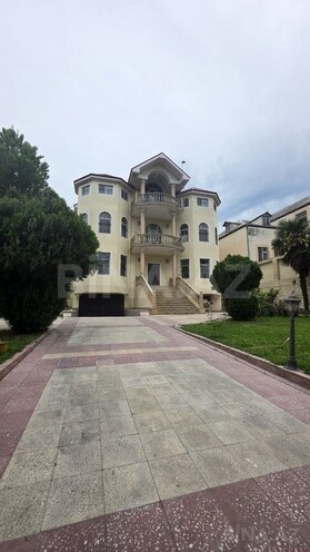 10 otaqlı həyət evi/bağ evi - Qaraçuxur q. - 512 m² (1)
