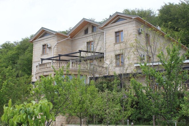 12 otaqlı həyət evi/bağ evi - Qusar - 2000 m² (2)