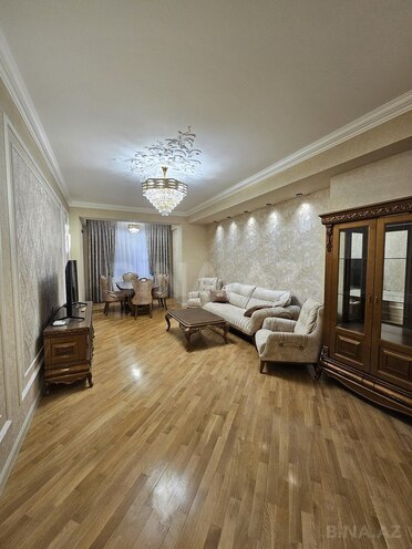 3 otaqlı yeni tikili - 8 Noyabr m. - 167 m² (1)