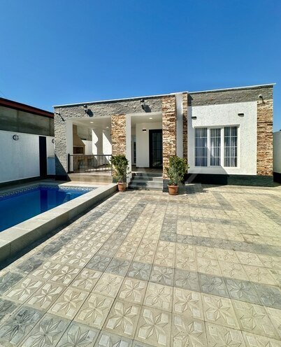 4 otaqlı həyət evi/bağ evi - Şüvəlan q. - 140 m² (1)