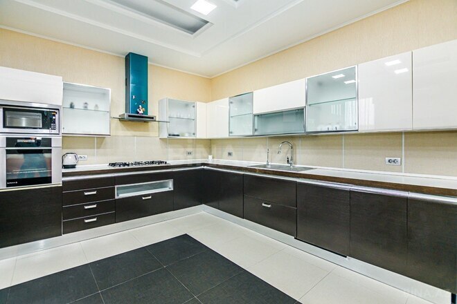 İcarəyə verilir 4 otaqlı yeni tikili 200 m², 28 May m., photo 16 from 32