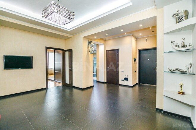 İcarəyə verilir 4 otaqlı yeni tikili 200 m², 28 May m., photo 12 from 32