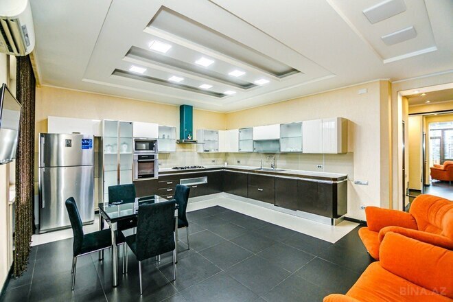 İcarəyə verilir 4 otaqlı yeni tikili 200 m², 28 May m., photo 17 from 32