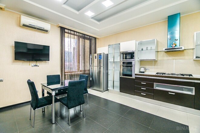 İcarəyə verilir 4 otaqlı yeni tikili 200 m², 28 May m., photo 15 from 32