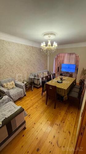 4 otaqlı köhnə tikili - 9-cu mikrorayon q. - 100 m² (1)