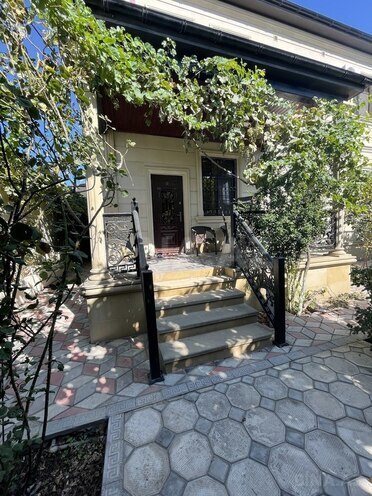 6 otaqlı həyət evi/bağ evi - Şüvəlan q. - 320 m² (1)