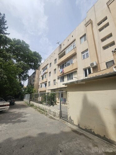 1 otaqlı köhnə tikili - 6-cı mikrorayon q. - 42 m² (1)