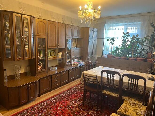 3 otaqlı köhnə tikili - Qaraçuxur q. - 67 m² (1)