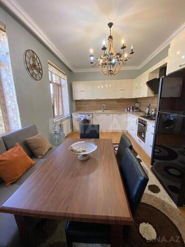 6 otaqlı həyət evi/bağ evi - Novxanı q. - 450 m² (9)