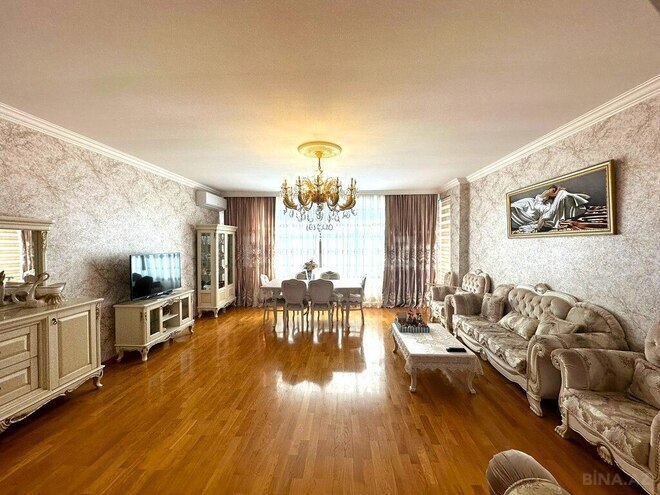 4-комн. новостройка - м. 8 ноября - 180 м² (2)