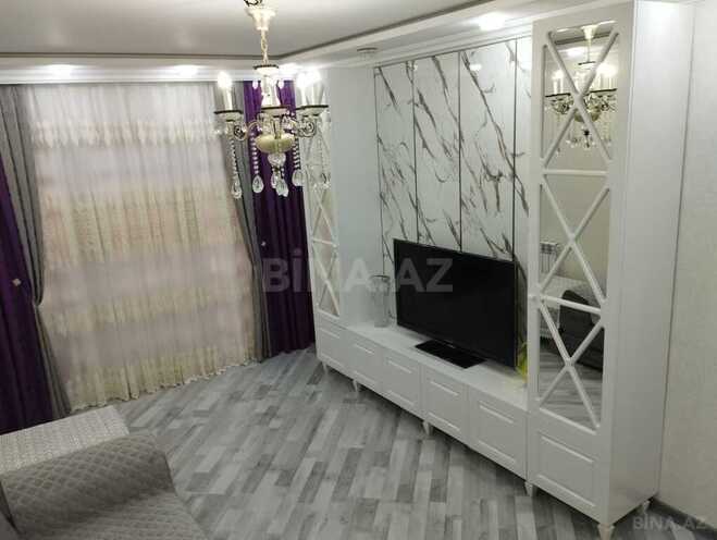 4 otaqlı köhnə tikili - 8-ci mikrorayon q. - 110 m² (1)
