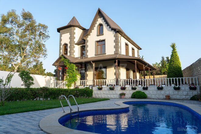6 otaqlı həyət evi/bağ evi - Şüvəlan q. - 330 m² (1)