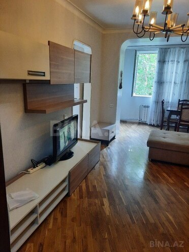Satılır 2 otaqlı köhnə tikili 55 m², İnşaatçılar m., photo 1 from 21