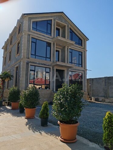 10 otaqlı həyət evi/bağ evi - Binəqədi q. - 500 m² (1)