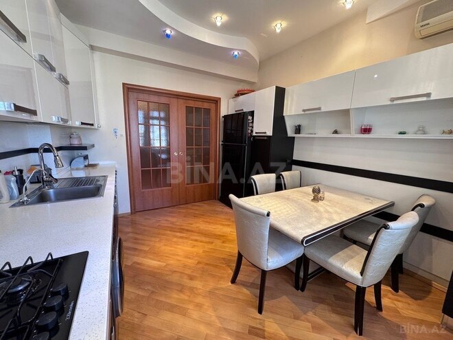 3-комн. новостройка - м. 8 ноября - 130 м² (22)