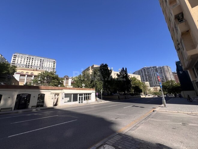 İcarəyə verilir 4 otaqlı yeni tikili 230 m², 28 May m., photo 20 from 25