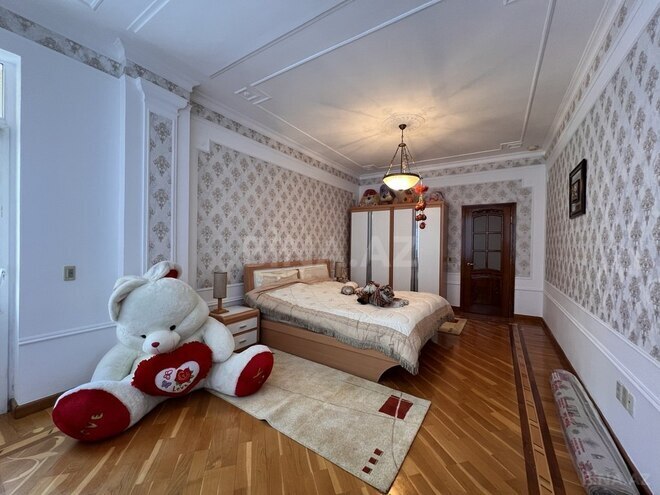 İcarəyə verilir 4 otaqlı yeni tikili 230 m², 28 May m., photo 8 from 25