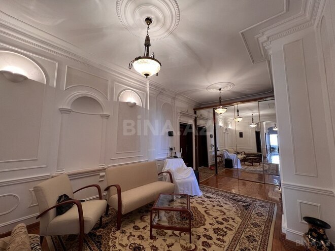 İcarəyə verilir 4 otaqlı yeni tikili 230 m², 28 May m., photo 17 from 25