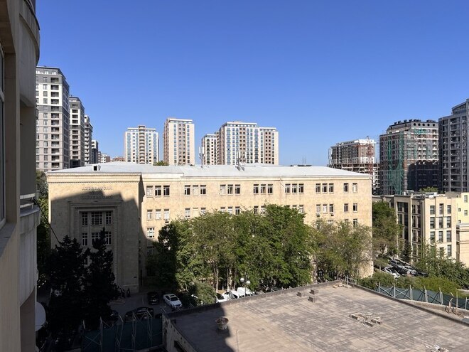 İcarəyə verilir 4 otaqlı yeni tikili 230 m², 28 May m., photo 24 from 25