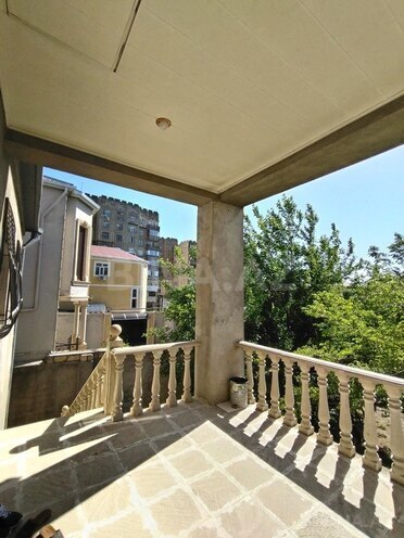8 otaqlı həyət evi/bağ evi - Qaraçuxur q. - 200 m² (2)