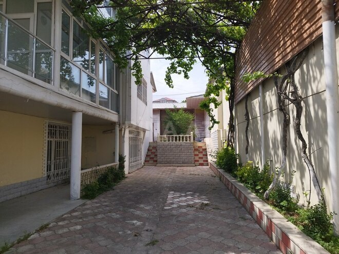 10 otaqlı həyət evi/bağ evi - M.Ə.Rəsulzadə q. - 479 m² (30)
