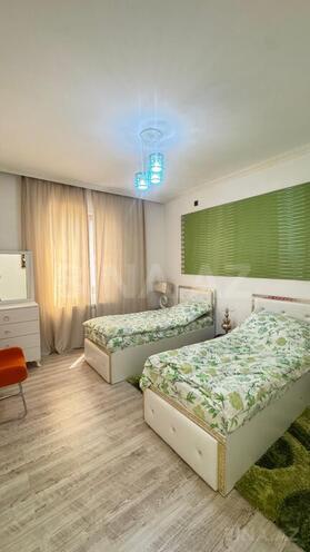 6 otaqlı həyət evi/bağ evi - Novxanı q. - 350 m² (13)