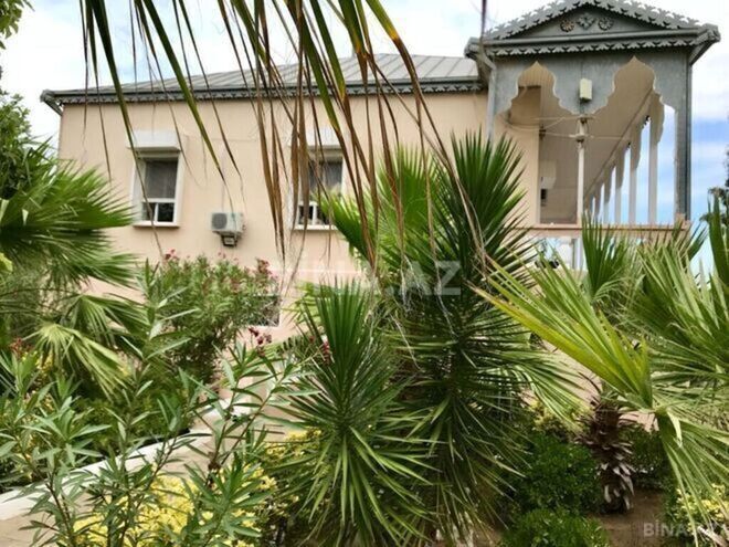 7 otaqlı həyət evi/bağ evi - Şüvəlan q. - 240 m² (1)
