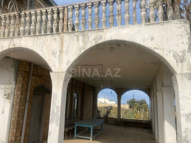 6 otaqlı həyət evi/bağ evi - Novxanı q. - 234 m² (2)