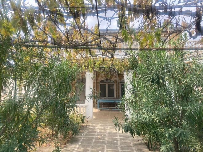 6 otaqlı həyət evi/bağ evi - Novxanı q. - 234 m² (1)