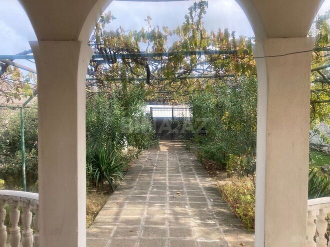 6 otaqlı həyət evi/bağ evi - Novxanı q. - 234 m² (16)