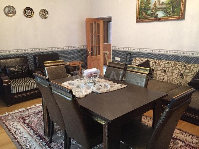 6 otaqlı həyət evi/bağ evi - Novxanı q. - 300 m² (2)