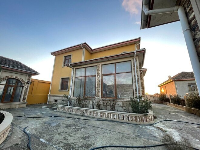 8 otaqlı həyət evi/bağ evi - Atyalı q. - 280 m² (1)