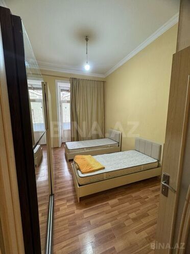 4 otaqlı köhnə tikili - 28 May m. - 110 m² (1)