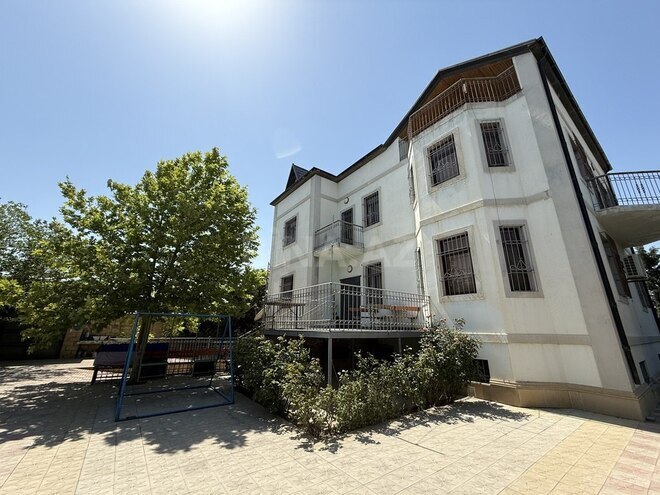 10 otaqlı həyət evi/bağ evi - Novxanı q. - 500 m² (1)
