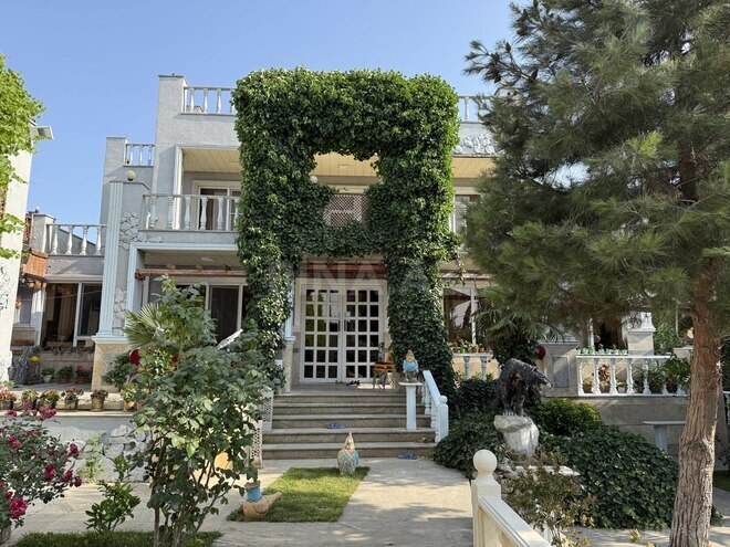 5 otaqlı həyət evi/bağ evi - Novxanı q. - 300 m² (1)