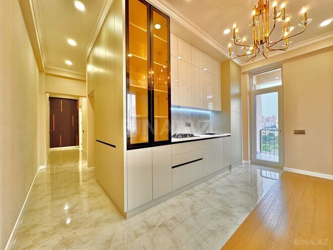 Продаётся 3-комн. новостройка 92 м², м. Кара Караев, photo 1 from 15