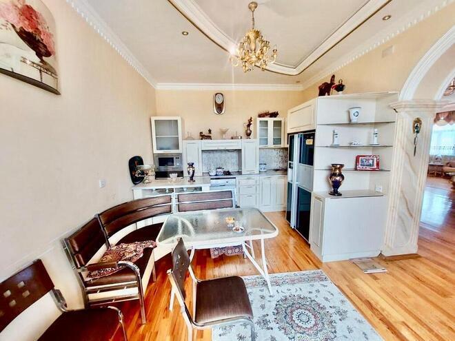 10 otaqlı həyət evi/bağ evi - Novxanı q. - 500 m² (18)